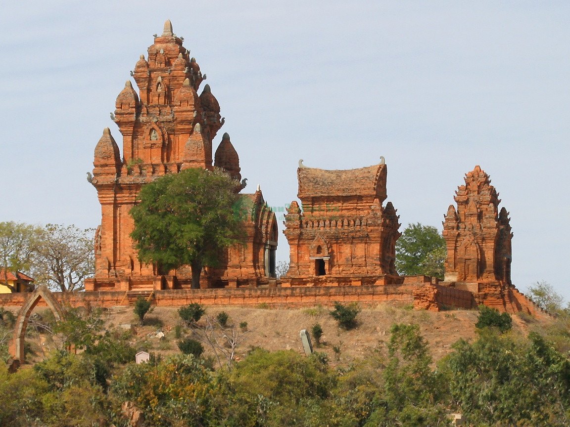 Khám phá vẻ đẹp đặc biệt của Ninh Thuận Bãi Dứa, Vịnh Vĩnh Hy, tháp Chăm Po Klong Garai