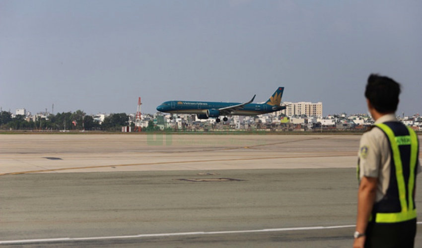 Sân bay Tân Sơn Nhất chính thức đưa đường băng 2.000 tỷ đồng vào khai thác