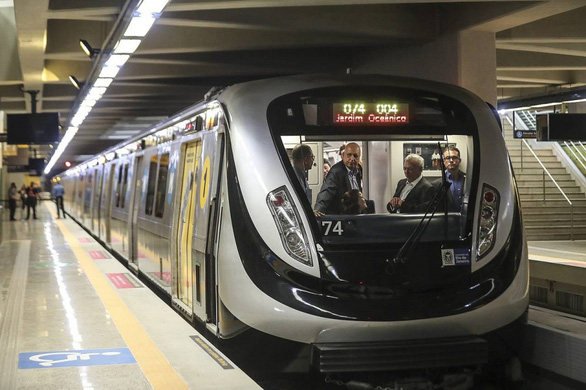Metro không chỉ giúp giao thông thuận lợi mà còn thúc đẩy kinh tế phát triển